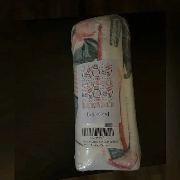 Book Lovers Blanket - Picture 4 of 6